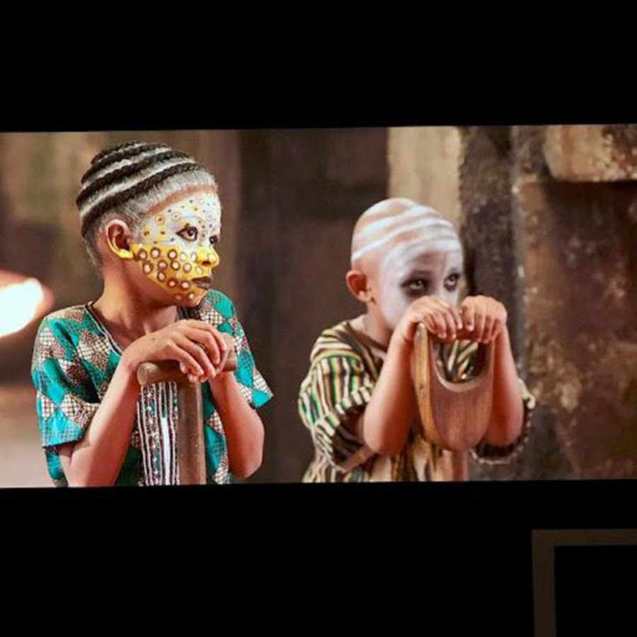 צבע מסך מקרן שחור חכם לקולנוע ביתי וגיימינג