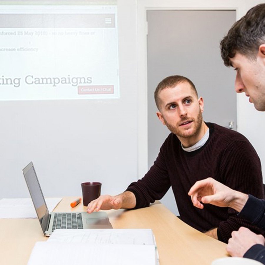 צבע מסך להקרנה טווח קצר חכם לחדרי ישיבות ואזורי עבודה